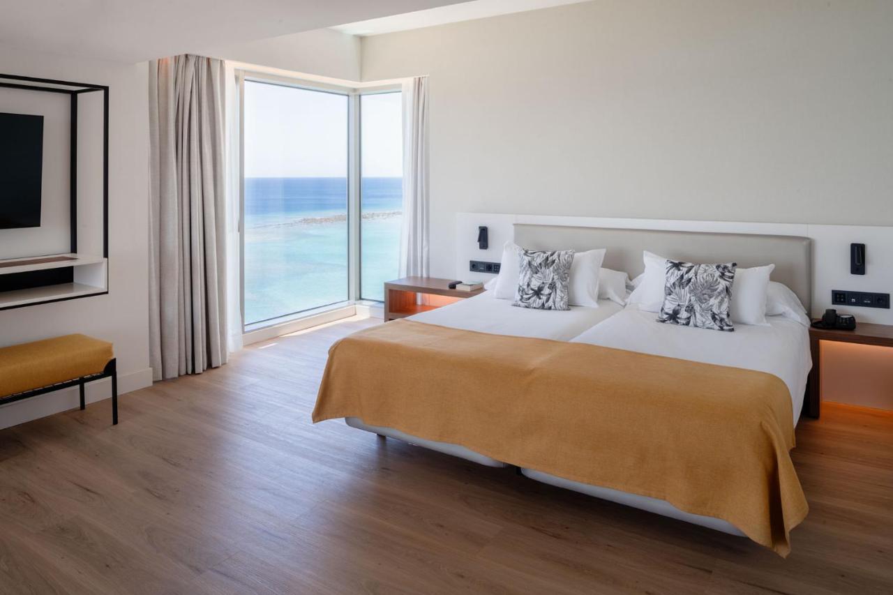 Arrecife Gran Hotel & Spa Экстерьер фото A room at the hotel