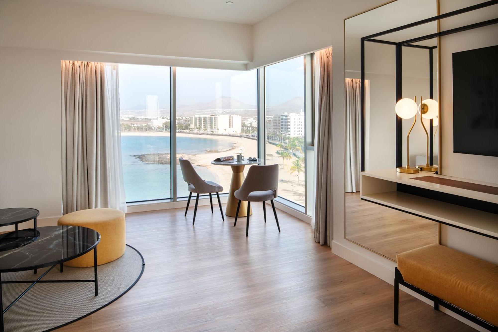 Arrecife Gran Hotel & Spa Экстерьер фото A suite at the hotel