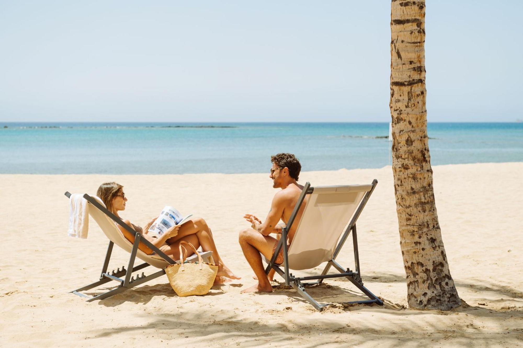 Arrecife Gran Hotel & Spa Экстерьер фото Beach chairs