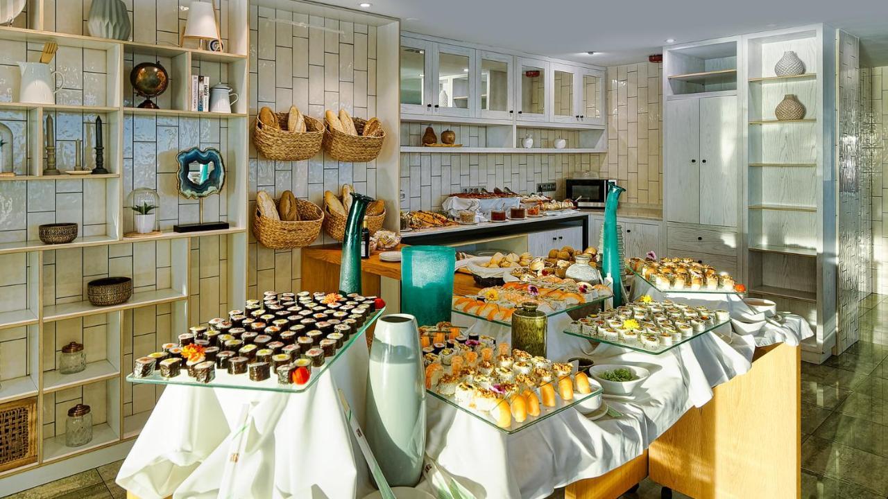 Arrecife Gran Hotel & Spa Экстерьер фото A buffet at a hotel