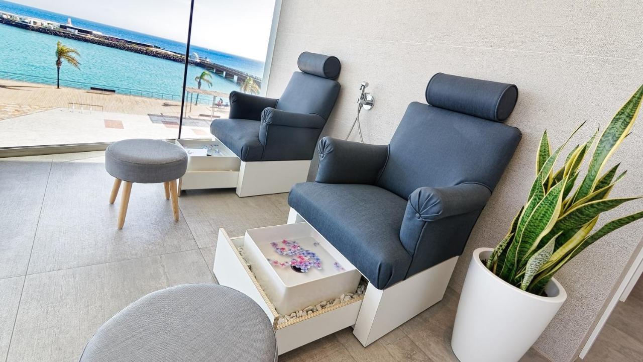 Arrecife Gran Hotel & Spa Экстерьер фото A foot reflexology chair
